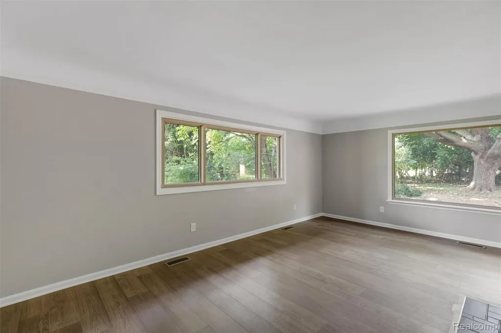 26261 La Muera Street Farmington Hills City MI 48334