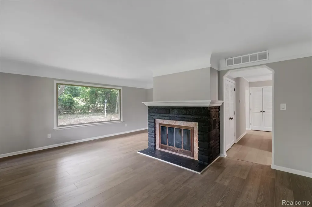 26261 La Muera Street Farmington Hills City MI 48334
