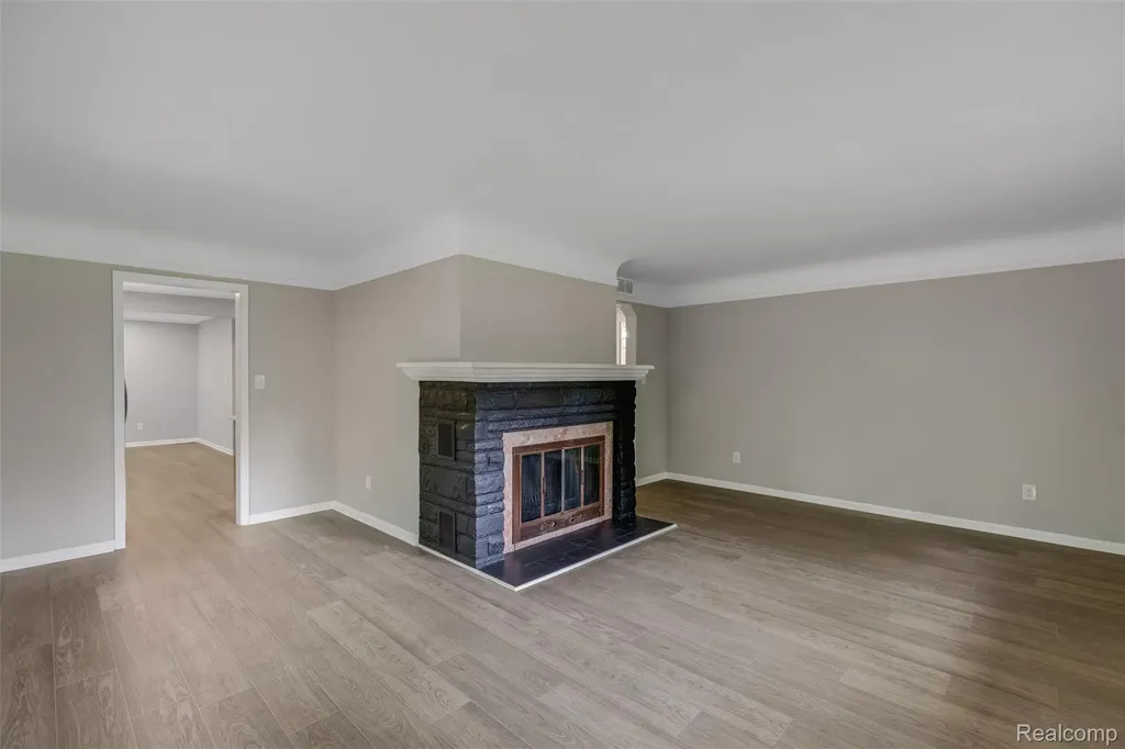 26261 La Muera Street Farmington Hills City MI 48334