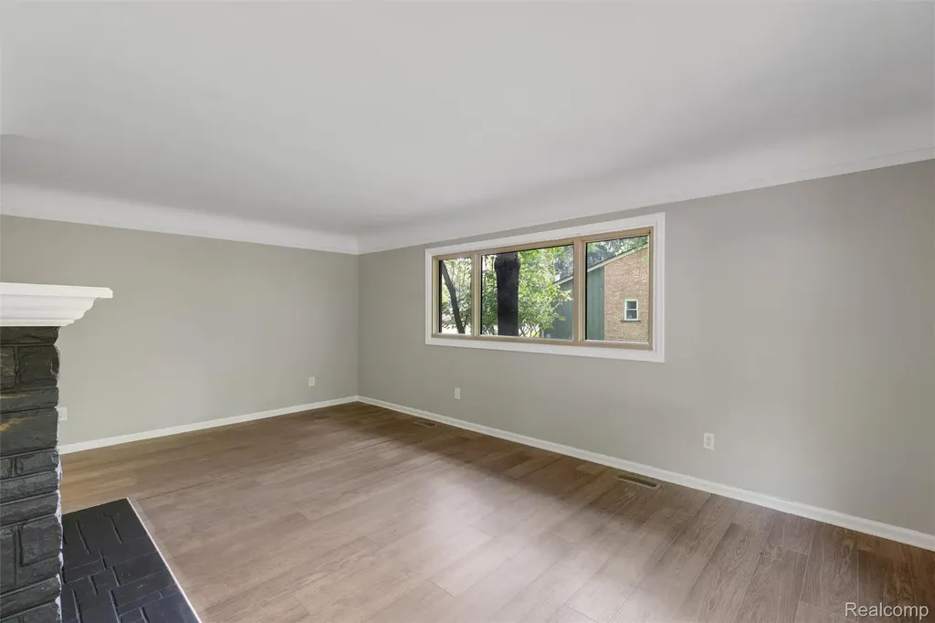 26261 La Muera Street Farmington Hills City MI 48334