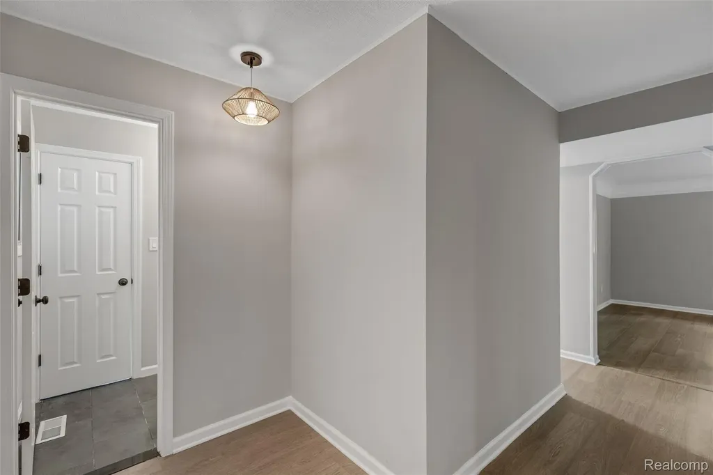 26261 La Muera Street Farmington Hills City MI 48334