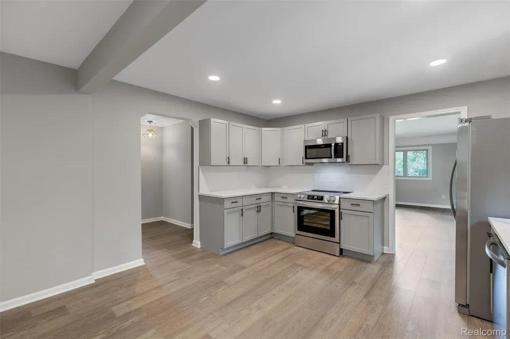 26261 La Muera Street Farmington Hills City MI 48334