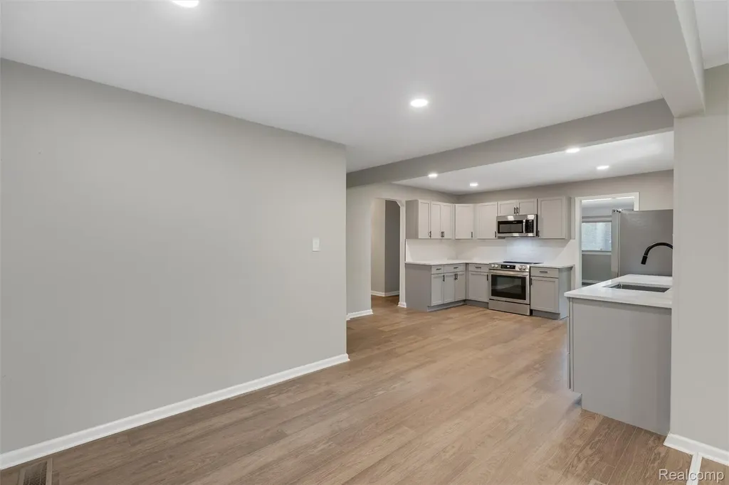 26261 La Muera Street Farmington Hills City MI 48334