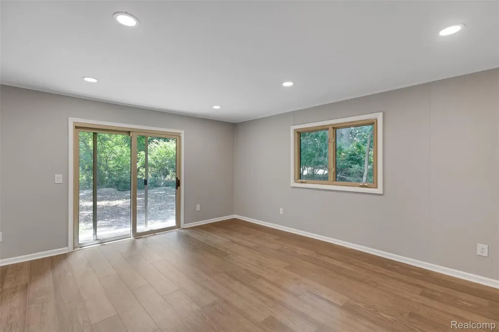 26261 La Muera Street Farmington Hills City MI 48334