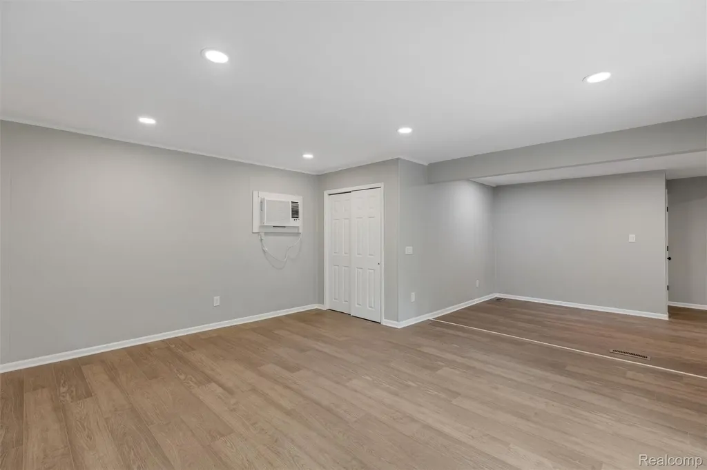 26261 La Muera Street Farmington Hills City MI 48334