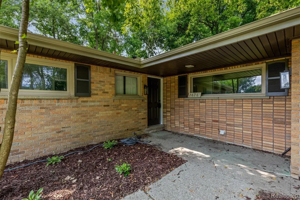 26261 La Muera Street Farmington Hills City MI 48334