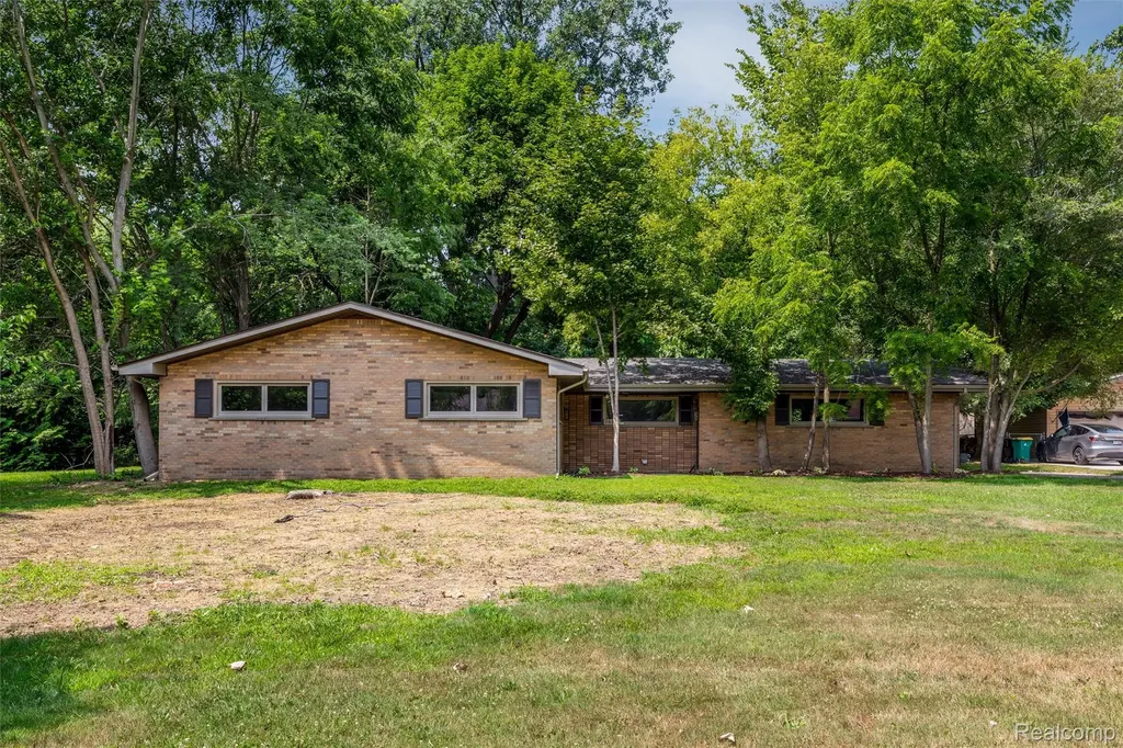 26261 La Muera Street Farmington Hills City MI 48334