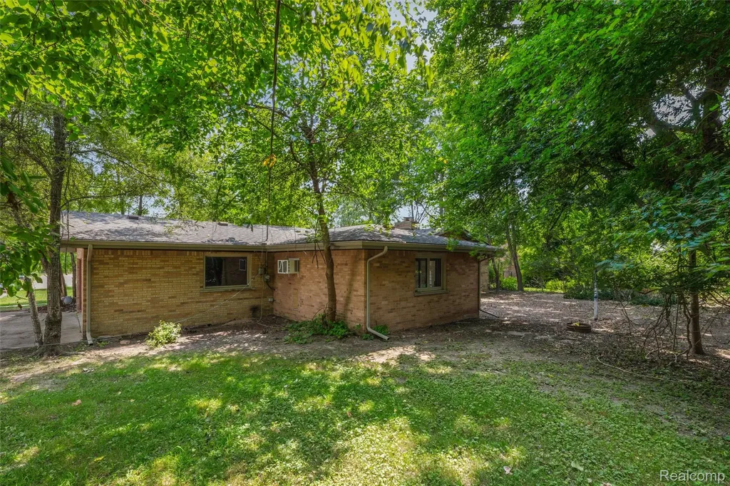26261 La Muera Street Farmington Hills City MI 48334