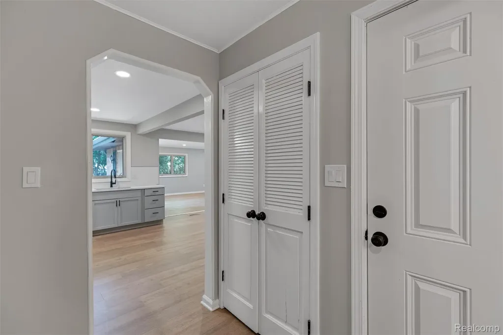26261 La Muera Street Farmington Hills City MI 48334