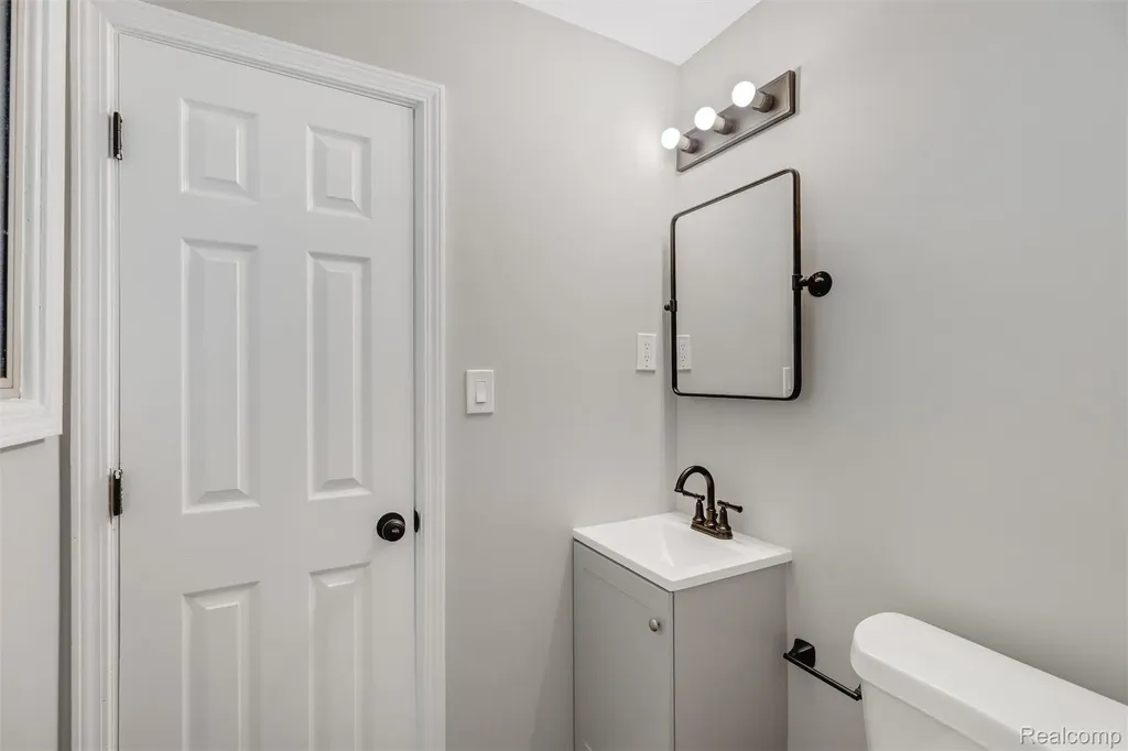 26261 La Muera Street Farmington Hills City MI 48334