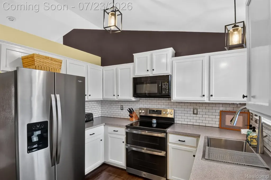 46025 Duke Drive Chesterfield Township MI 48051
