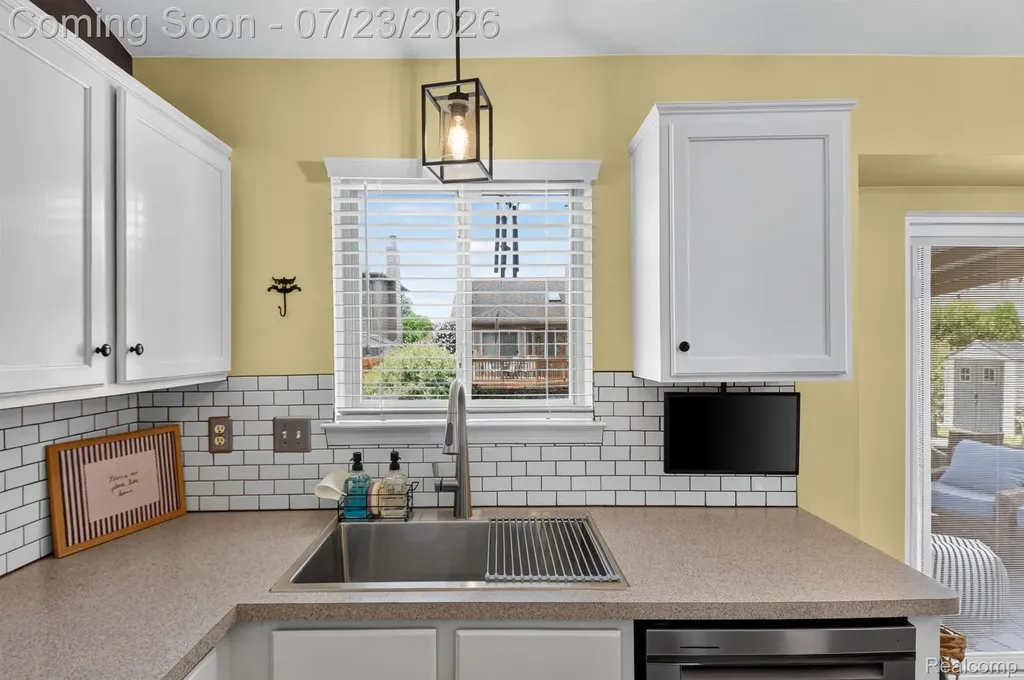 46025 Duke Drive Chesterfield Township MI 48051