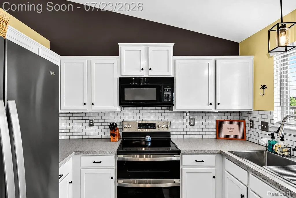 46025 Duke Drive Chesterfield Township MI 48051