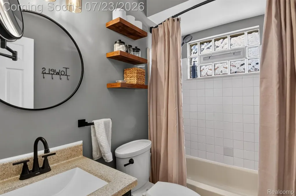 46025 Duke Drive Chesterfield Township MI 48051