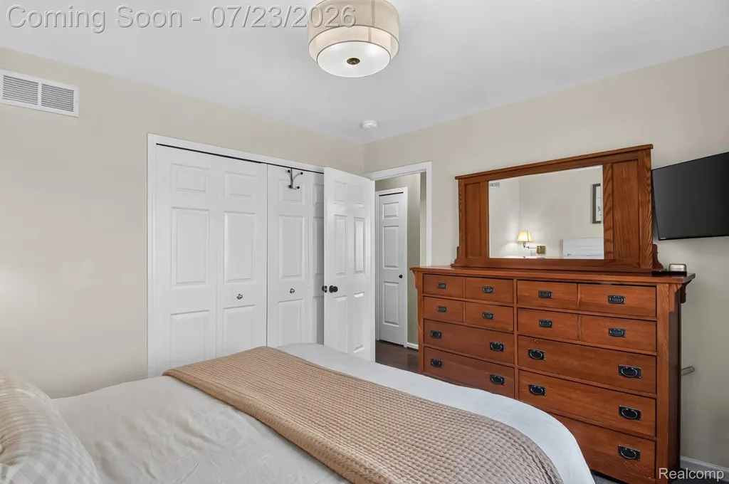 46025 Duke Drive Chesterfield Township MI 48051