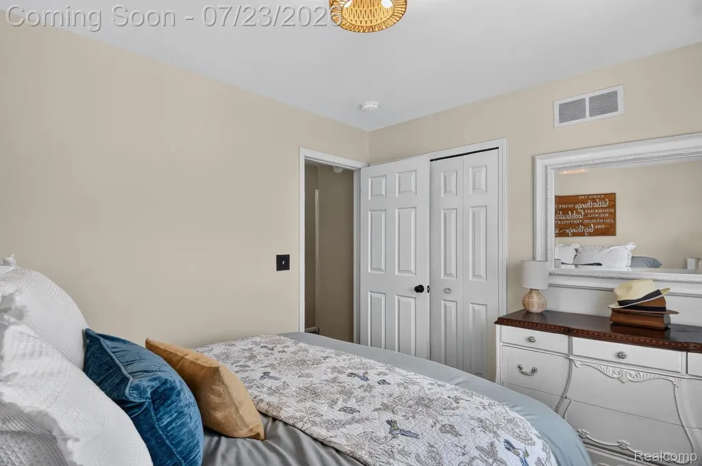 46025 Duke Drive Chesterfield Township MI 48051