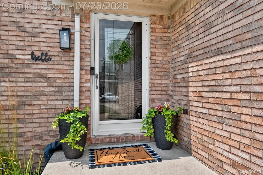 46025 Duke Drive Chesterfield Township MI 48051