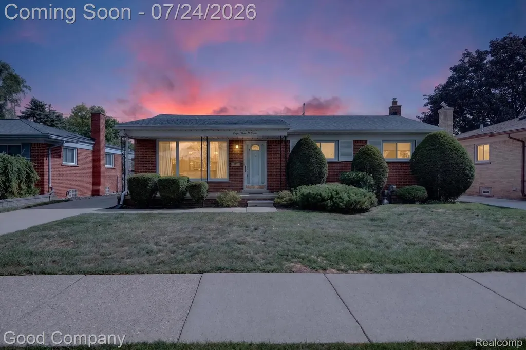 8308 Darlene Street Warren City MI 48093