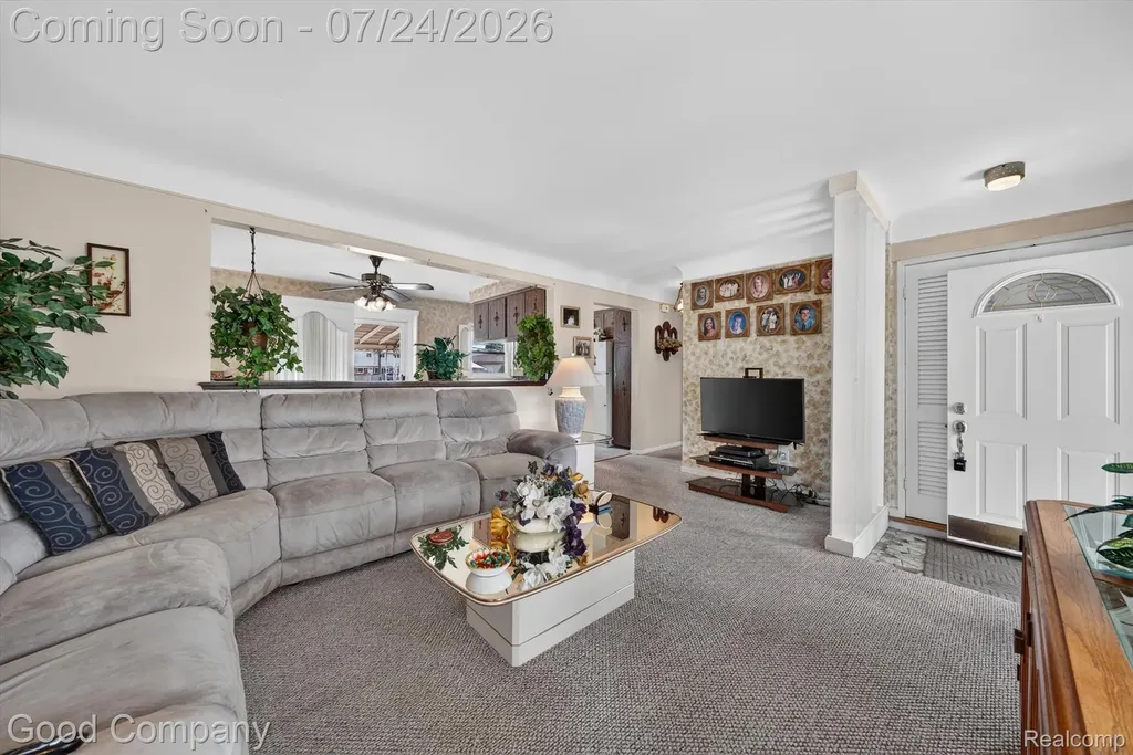 8308 Darlene Street Warren City MI 48093
