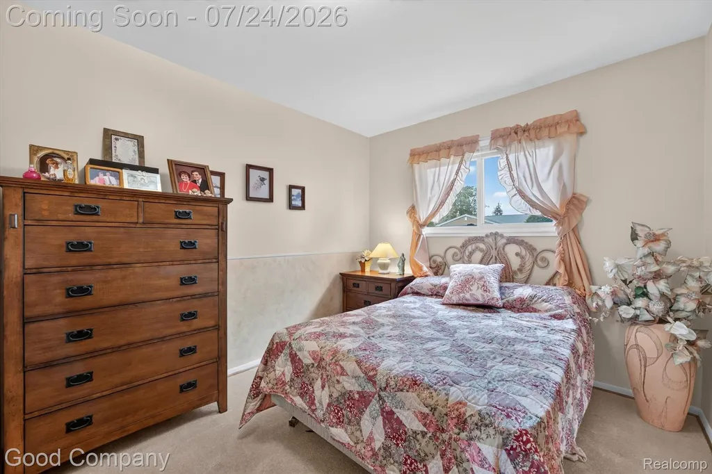 8308 Darlene Street Warren City MI 48093