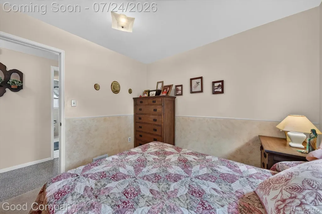 8308 Darlene Street Warren City MI 48093