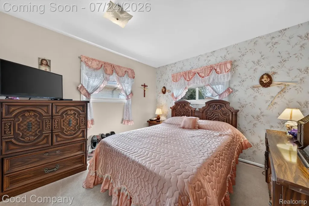 8308 Darlene Street Warren City MI 48093