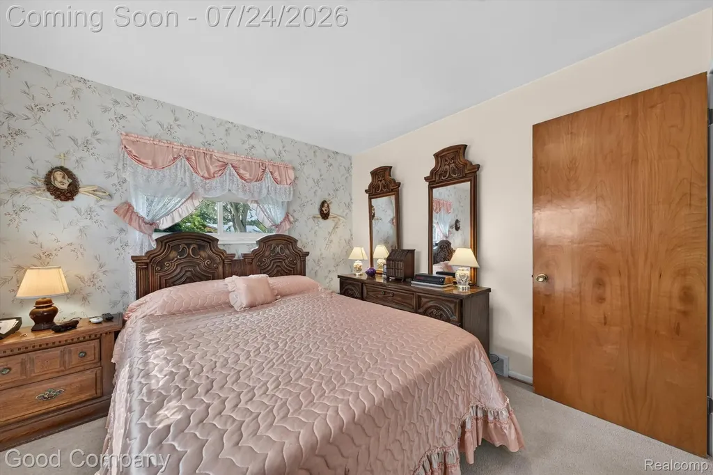 8308 Darlene Street Warren City MI 48093