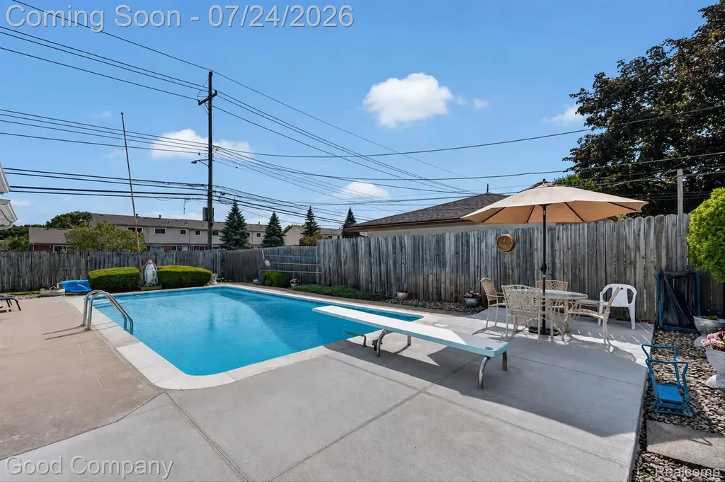 8308 Darlene Street Warren City MI 48093