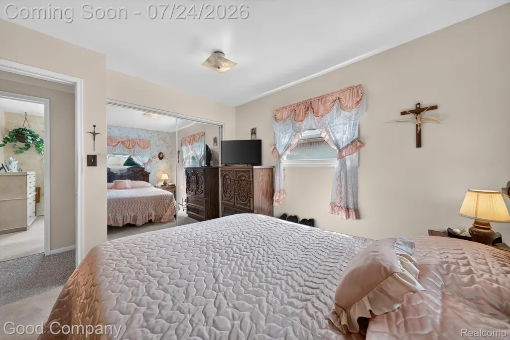 8308 Darlene Street Warren City MI 48093