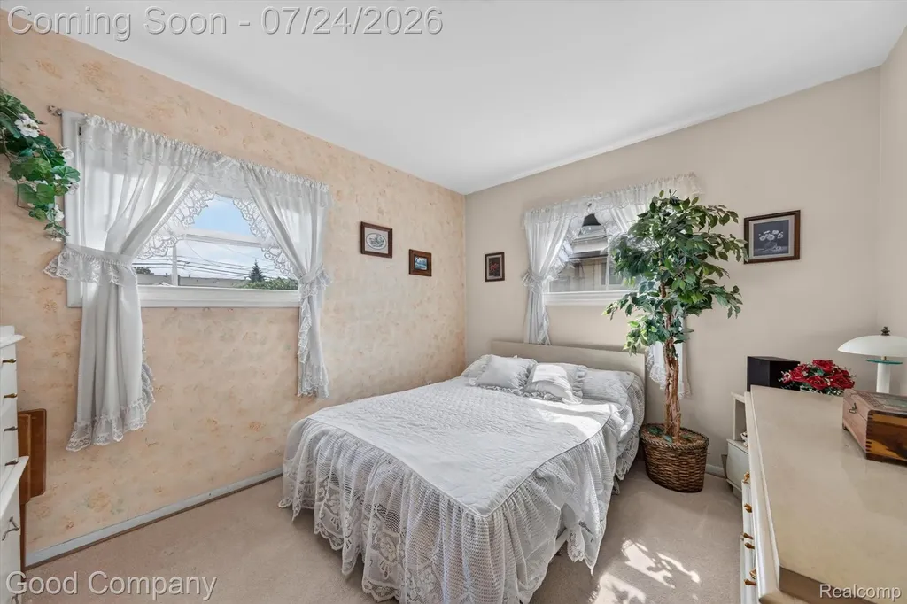 8308 Darlene Street Warren City MI 48093