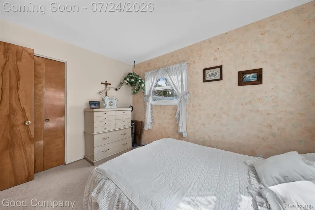 8308 Darlene Street Warren City MI 48093