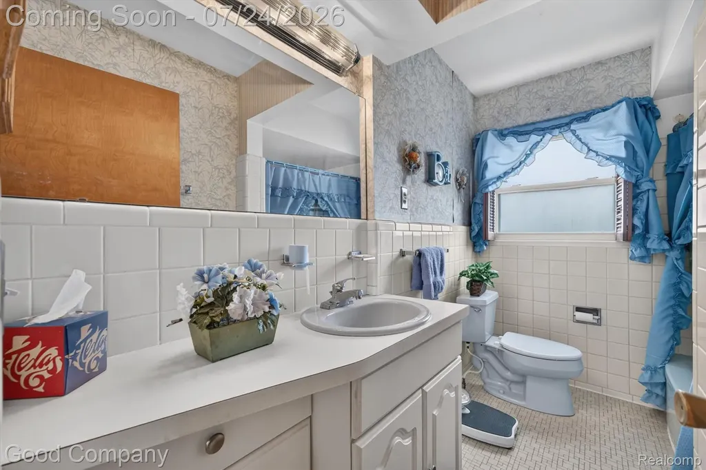 8308 Darlene Street Warren City MI 48093