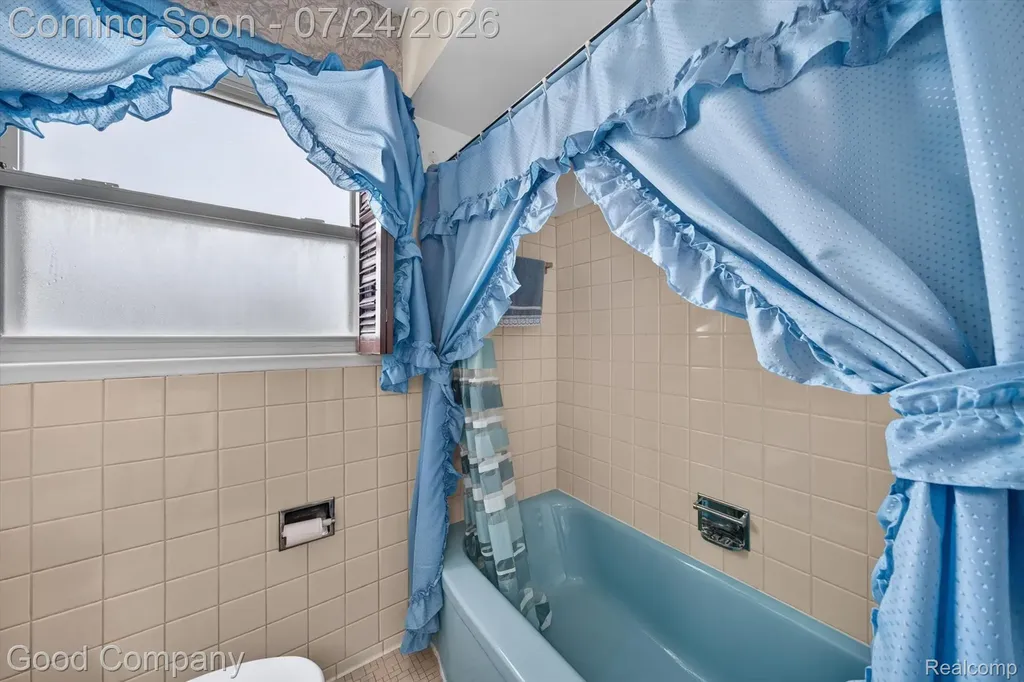 8308 Darlene Street Warren City MI 48093