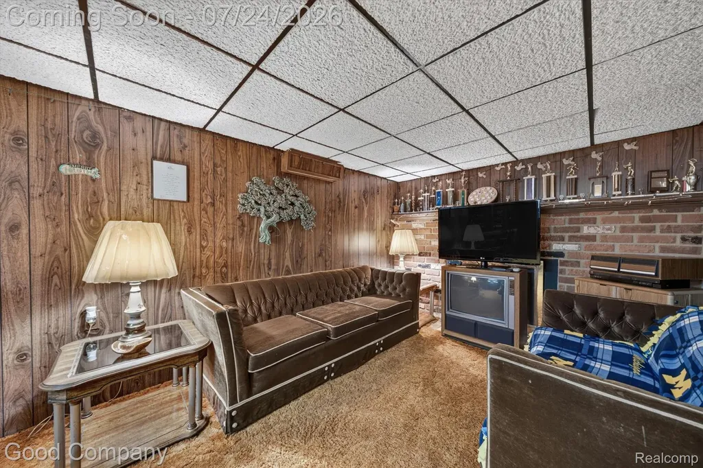8308 Darlene Street Warren City MI 48093