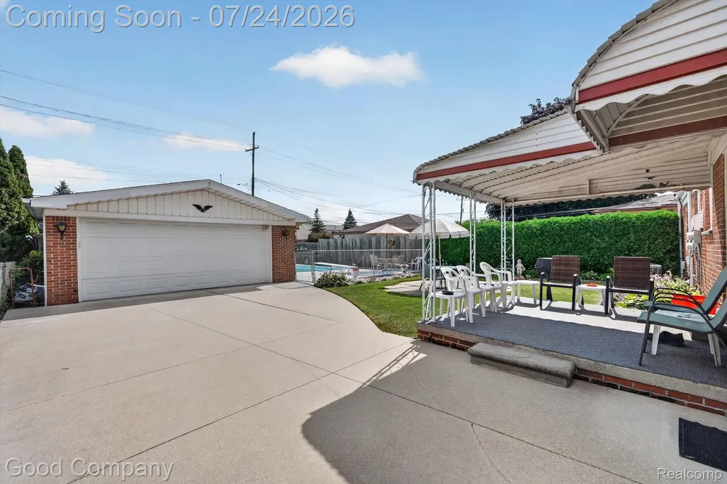 8308 Darlene Street Warren City MI 48093