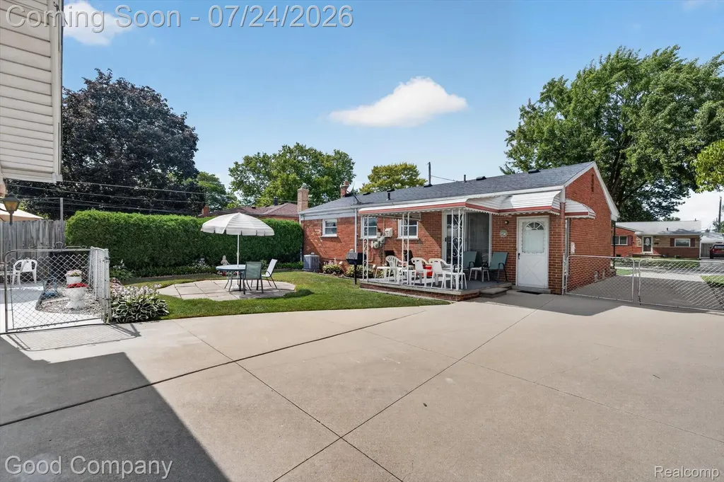 8308 Darlene Street Warren City MI 48093