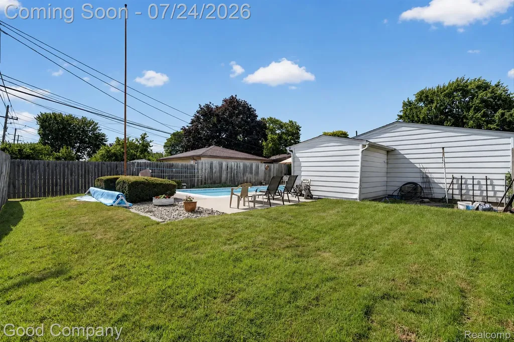 8308 Darlene Street Warren City MI 48093