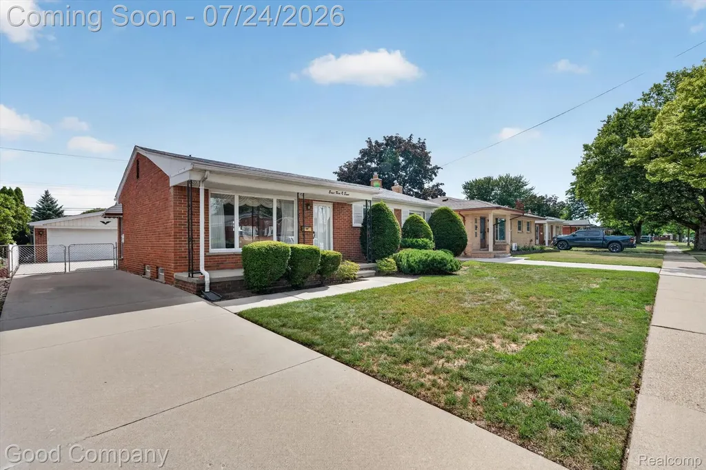 8308 Darlene Street Warren City MI 48093