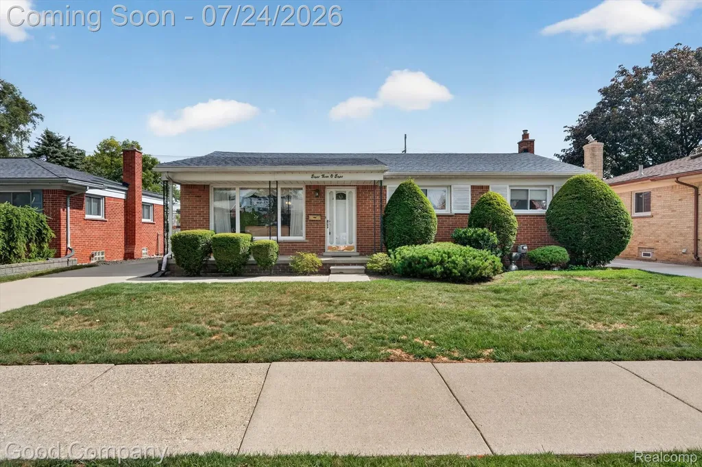 8308 Darlene Street Warren City MI 48093