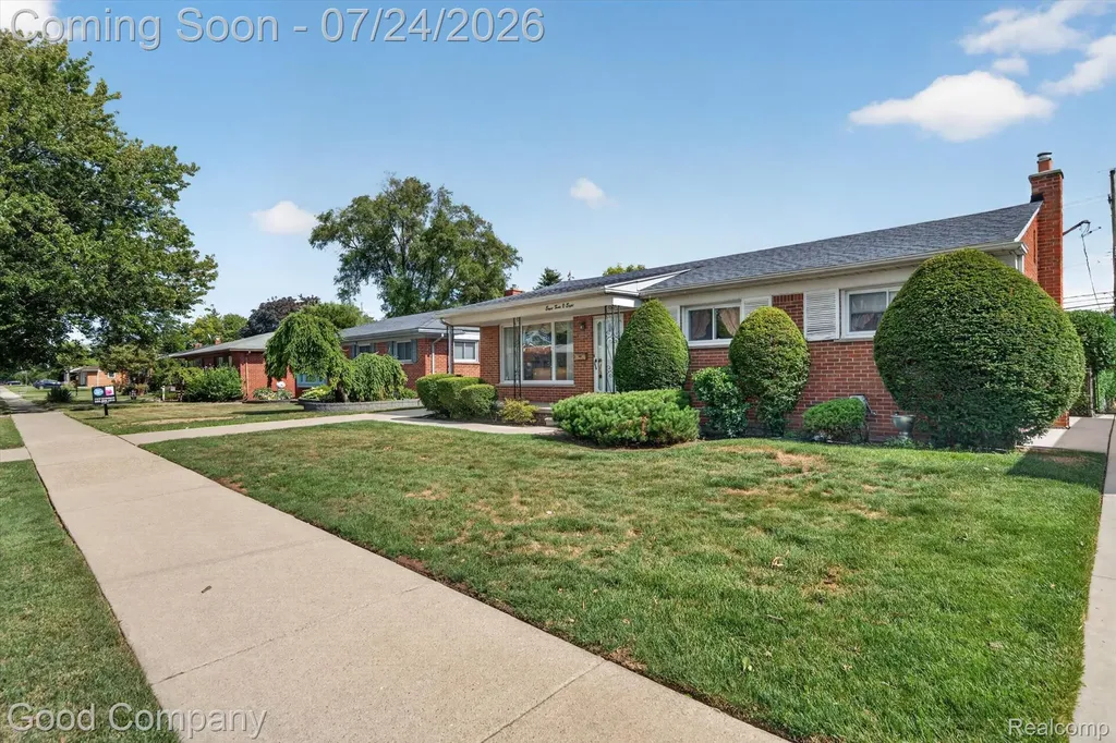 8308 Darlene Street Warren City MI 48093
