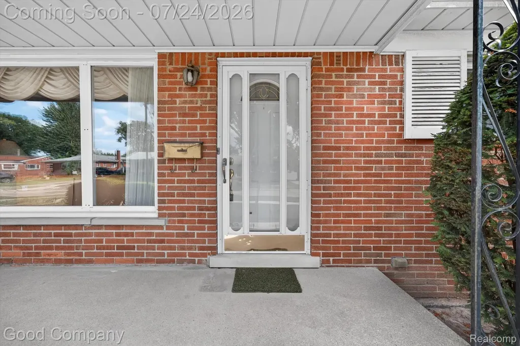 8308 Darlene Street Warren City MI 48093