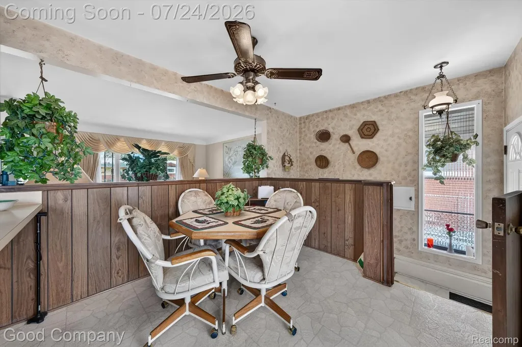 8308 Darlene Street Warren City MI 48093