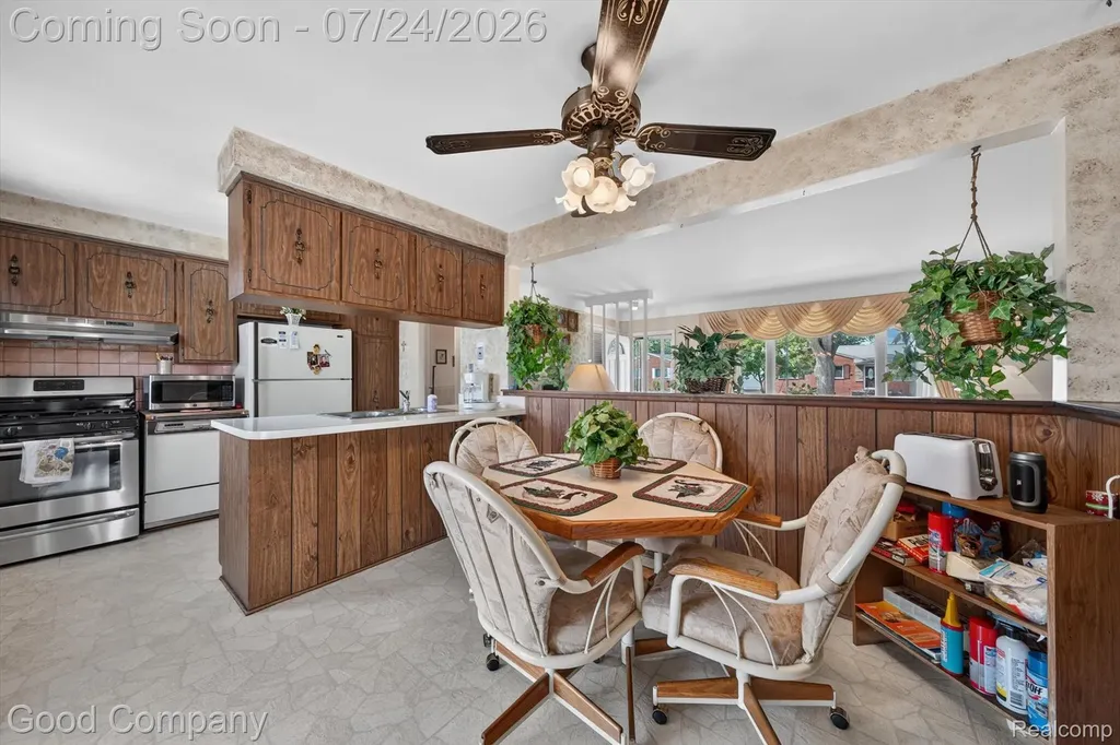 8308 Darlene Street Warren City MI 48093