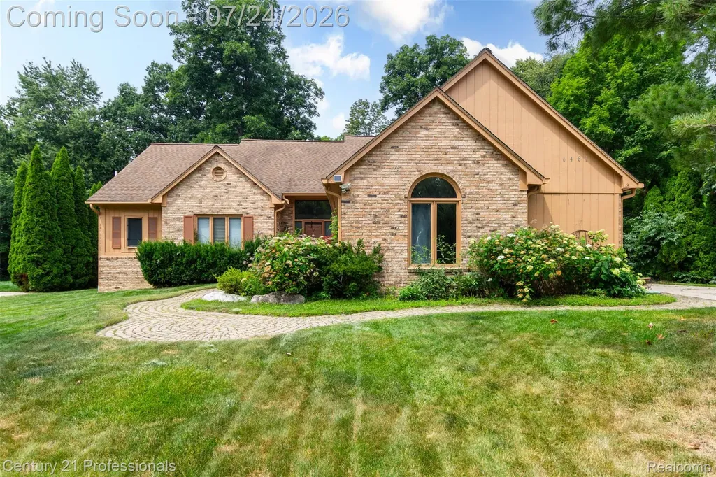 6481 Basswood Drive Troy City MI 48098