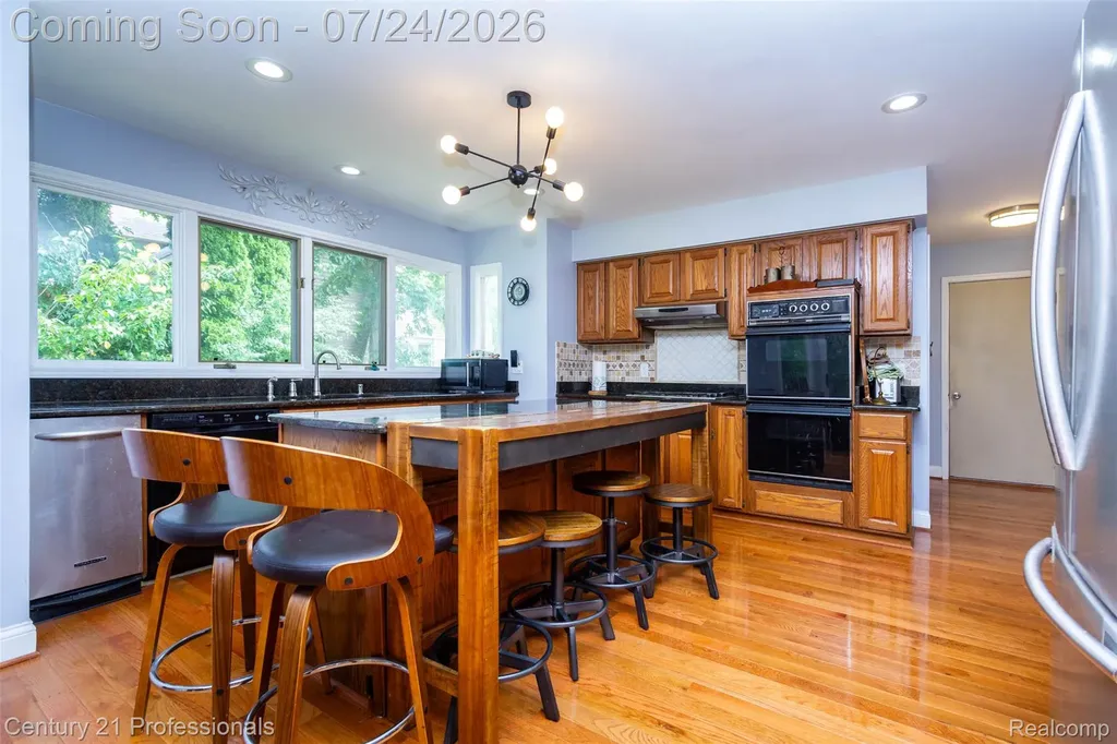 6481 Basswood Drive Troy City MI 48098