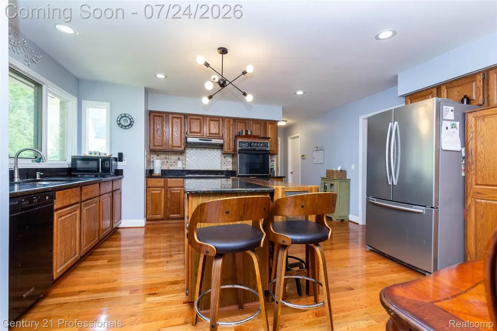 6481 Basswood Drive Troy City MI 48098