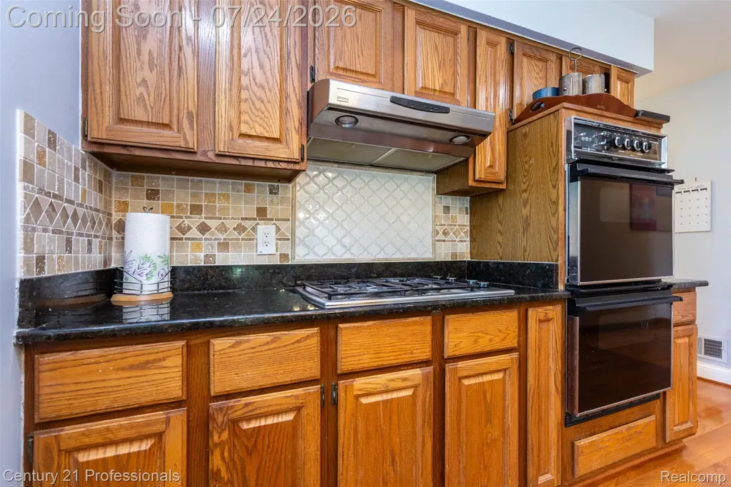 6481 Basswood Drive Troy City MI 48098