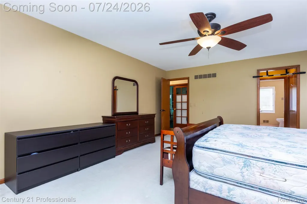 6481 Basswood Drive Troy City MI 48098