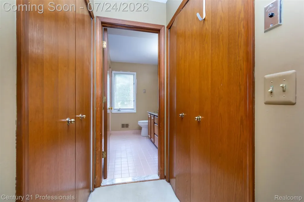 6481 Basswood Drive Troy City MI 48098