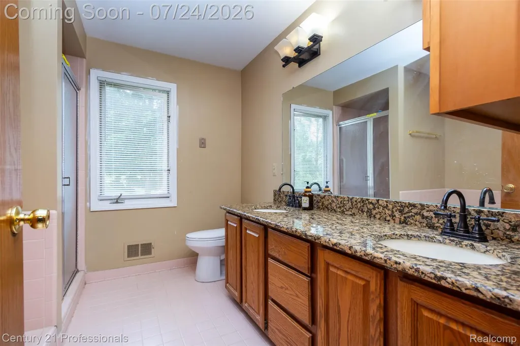 6481 Basswood Drive Troy City MI 48098